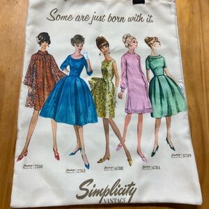 Simplicity Cream Cosmetic Bag Elegant and Versatile